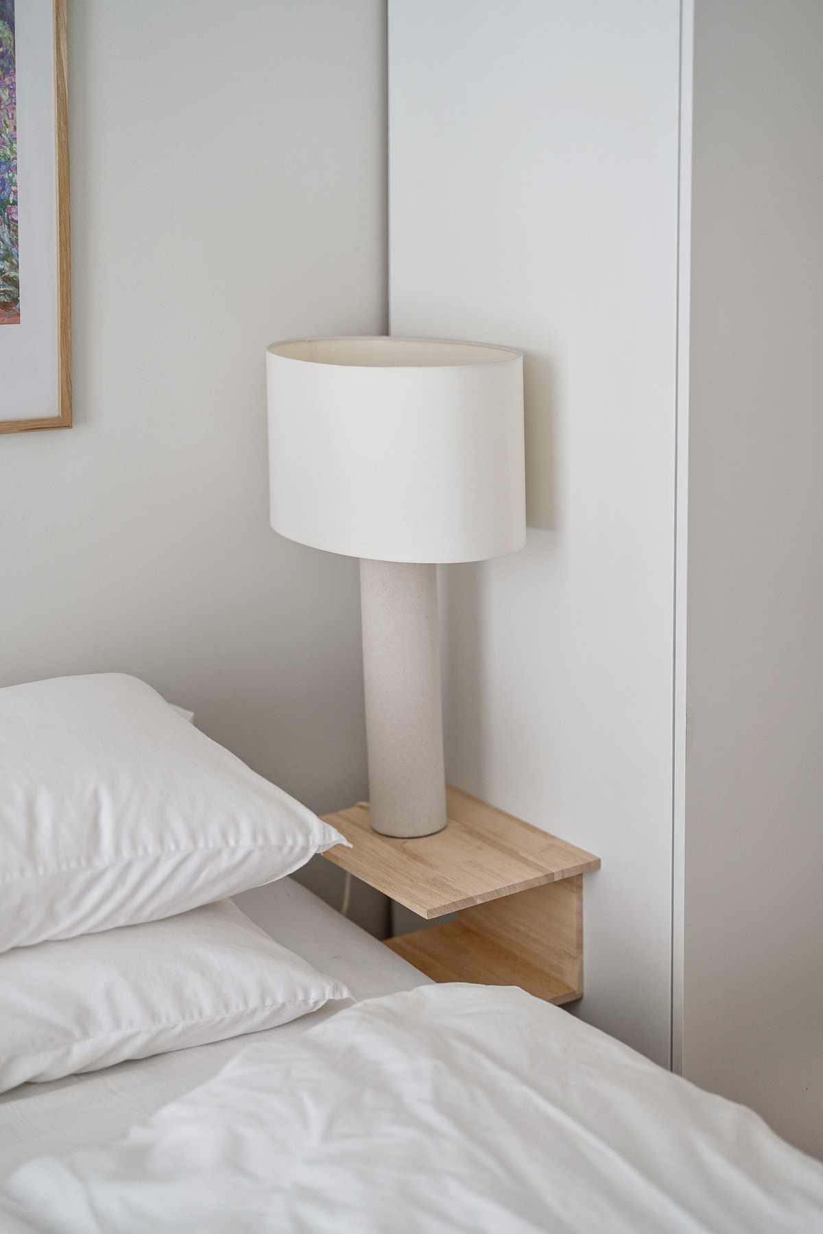 Plassbygde nattbord. Galleribilde