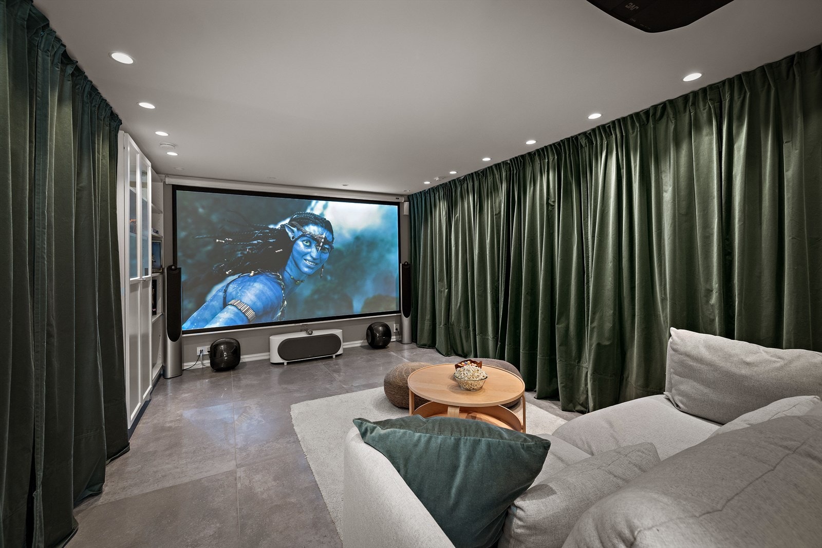 Rommet er tilrettelagt som et eget filmrom. Galleribilde