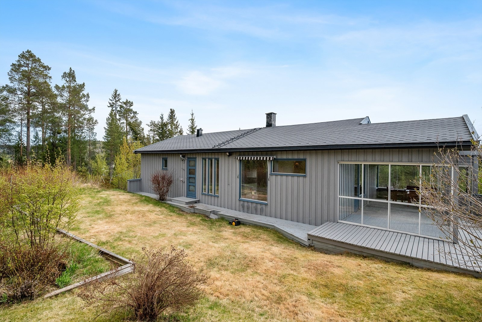 Boligen går over 2 plan og har en fleksibel planløsning, med inntegnet sokkelleilighet. Galleribilde