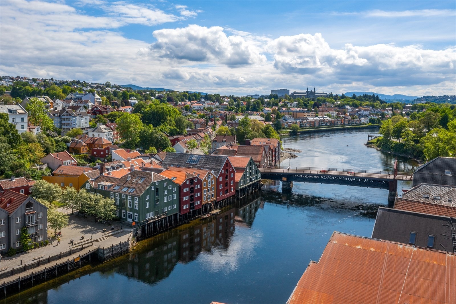 Bakklandet og fine turområder rundt Nidelven like utenfor inngangsdøren. Galleribilde