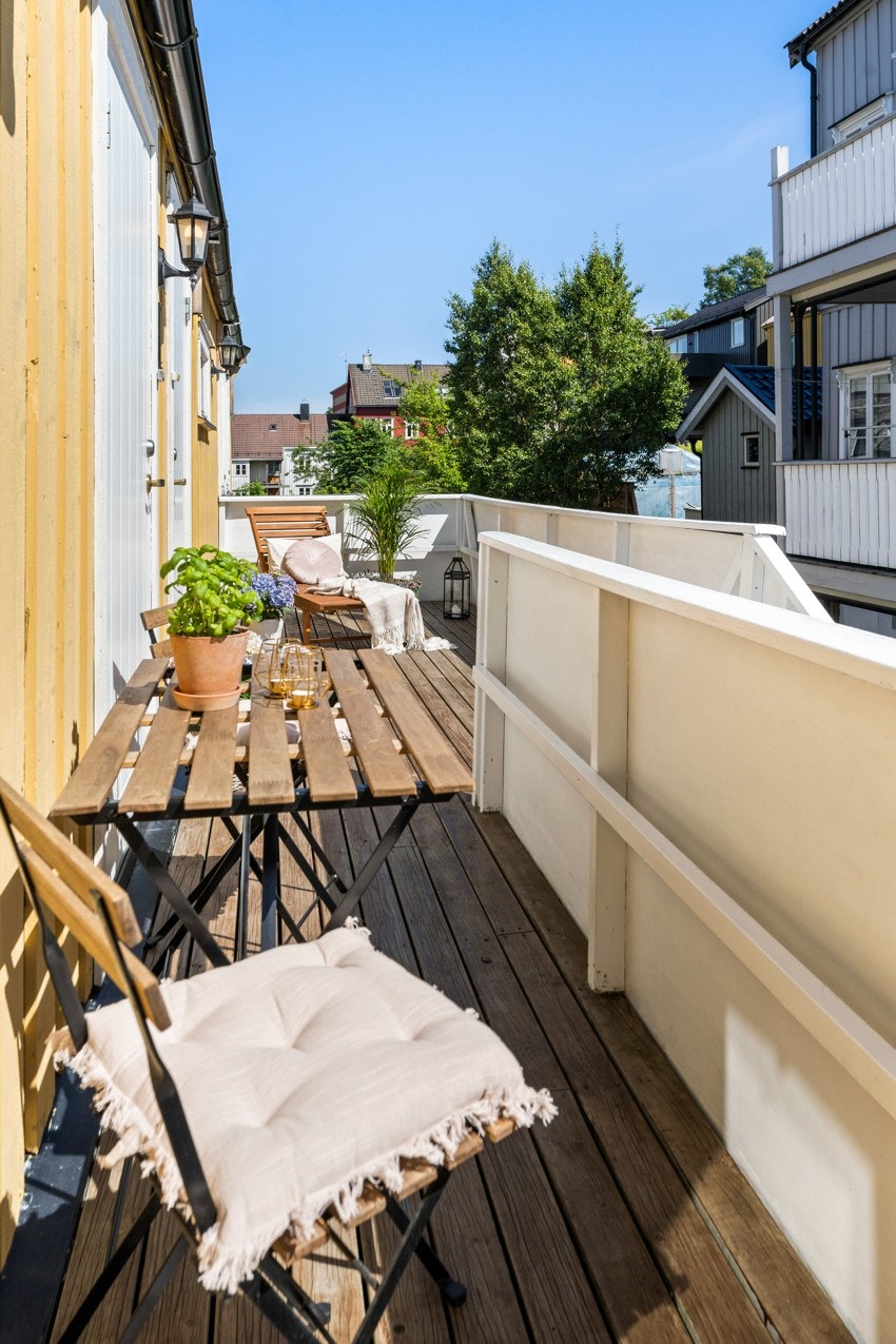 Felles sørvendt terrasse med gode solforhold som vender mot stille bakgård. Galleribilde