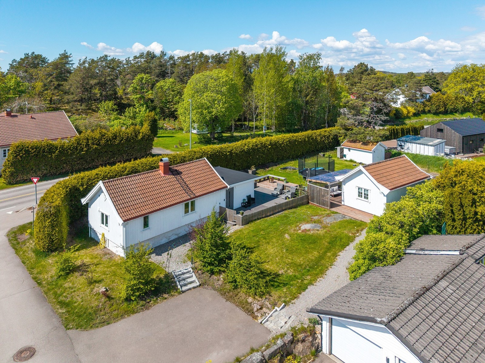 Eiendommen ligger på Mellomskauen/Mølledammen som er området du kommer til kun 1 km etter Vrengenbro. Galleribilde