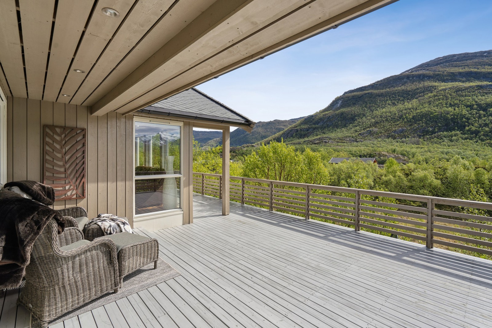 En lun krok på terrassen med plass for en komfortabel sittegruppe. Galleribilde