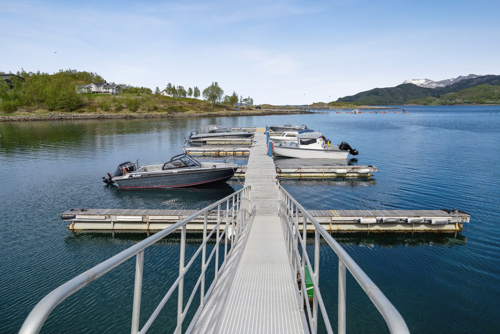 Eiendommen disponerer egen båtplass ved det felles bryggeanlegget. Galleribilde