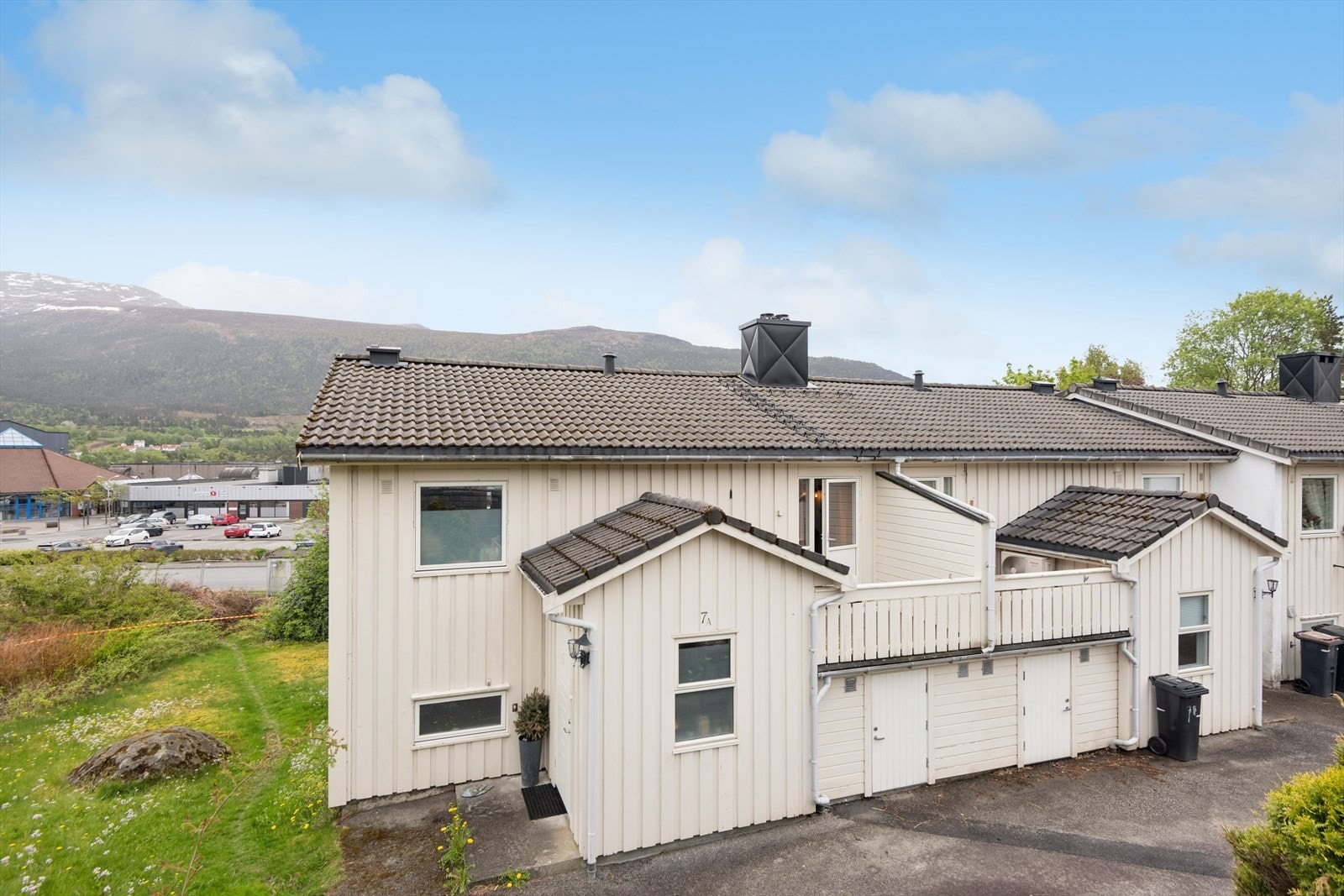 Hver andel disponerer en egen utvendig bod i tilknytning til inngangspartiet. Velkommen til visning! Galleribilde