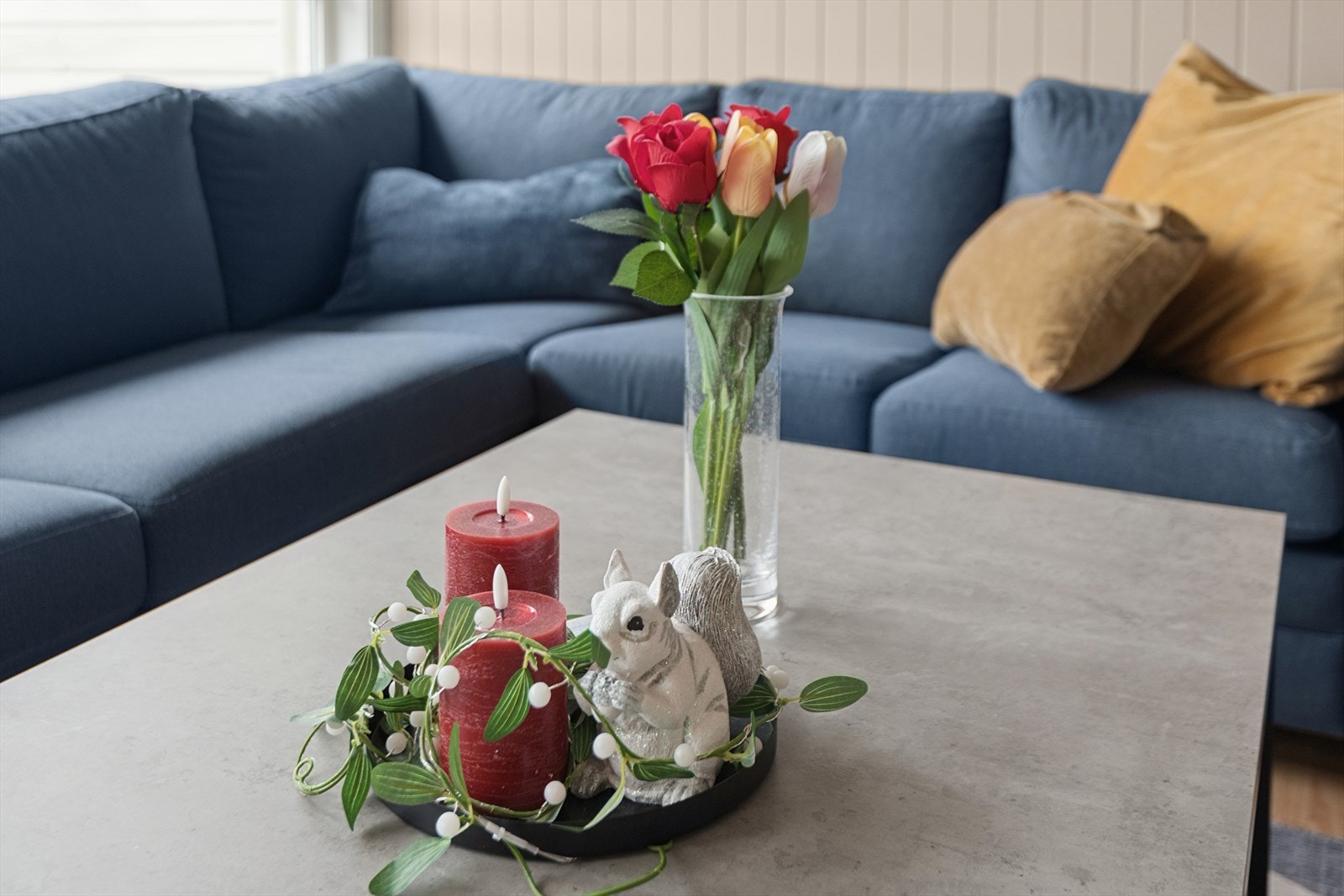 Her er det god plass til en romslig sofagruppe. Galleribilde