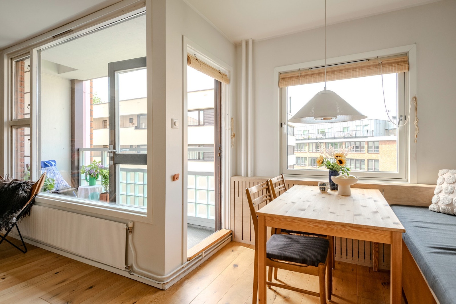 Fra kjøkkenet er det direkte adkomst til boligens vestvendte balkong på ca. 4m². Galleribilde