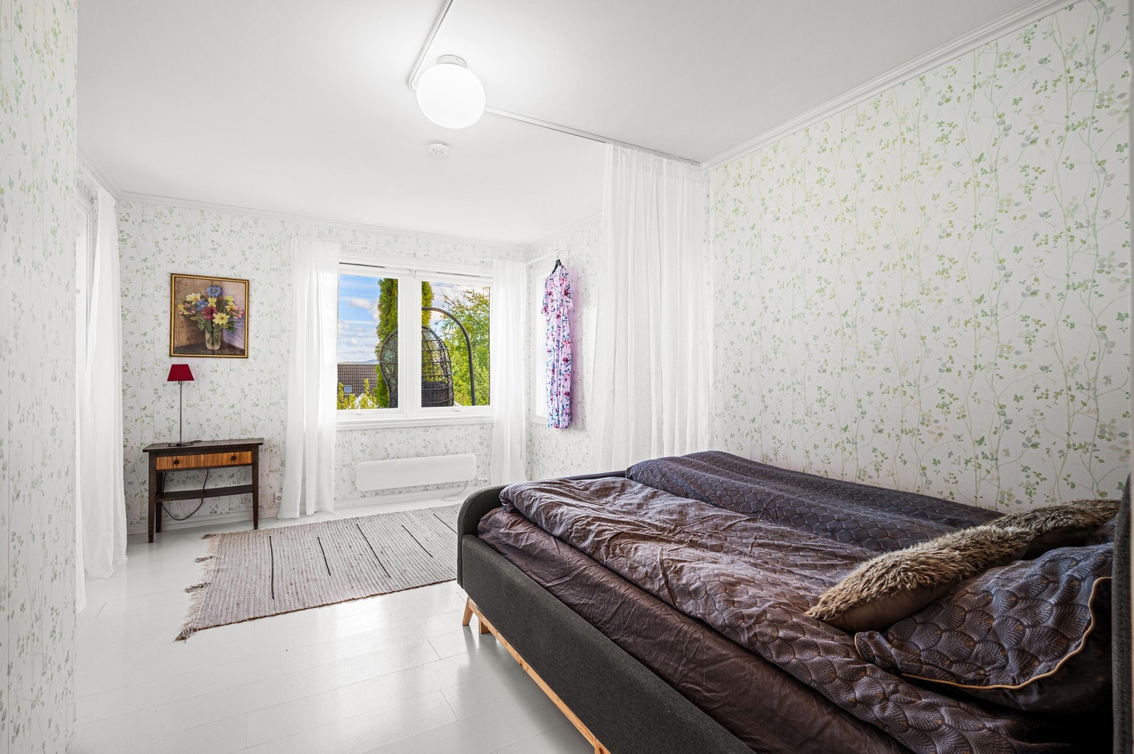 Hovedsoverommet er på 15,2 kvm og har god plass til garderobeskap og dobbeltseng. Galleribilde