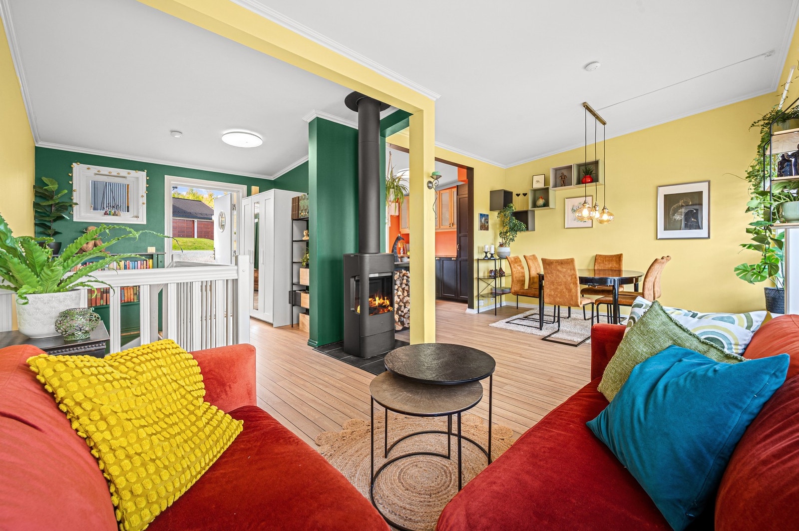 Huset holder en gjennomgående god standard og det er gjort flere oppgraderinger i nyere tid. Galleribilde