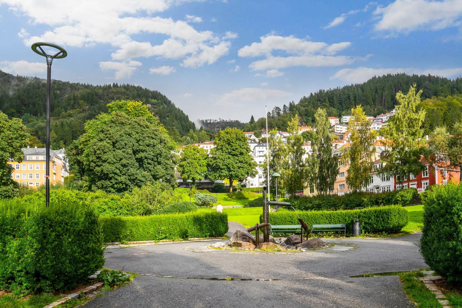 - Du har tilgang til utallige parker, turstier og byfjell - Galleribilde