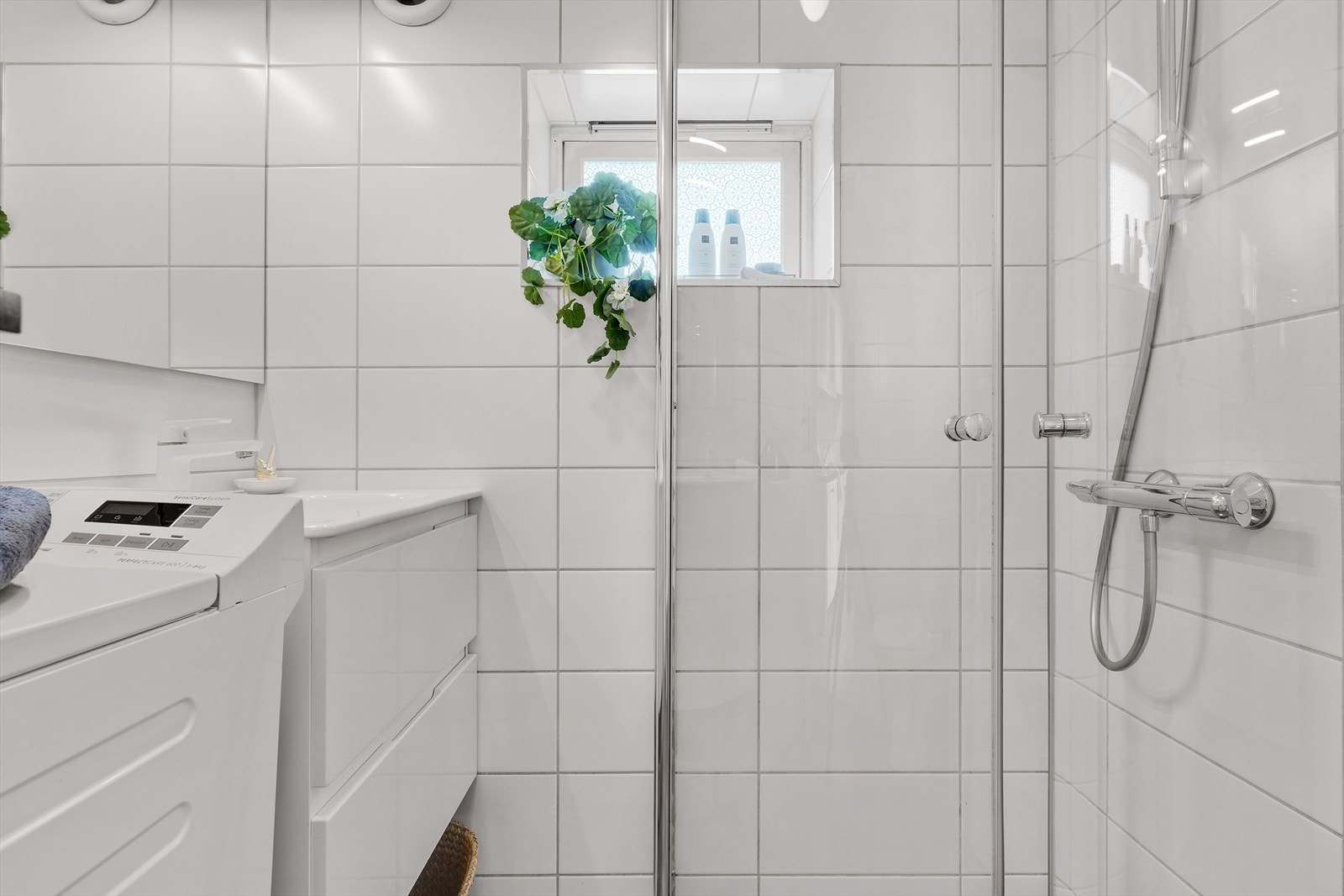 - Helfliset bad på 2,6 m² oppusset i 2012 - Galleribilde
