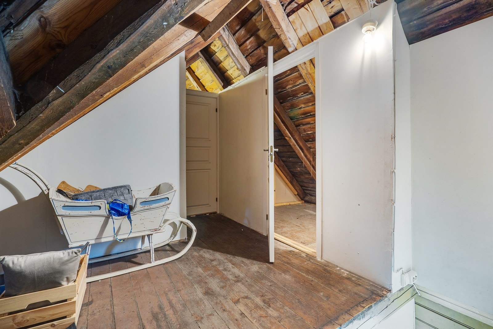 - Du har én bod på loft og én i kjeller på hhv. 3m² og og 2m² - Galleribilde