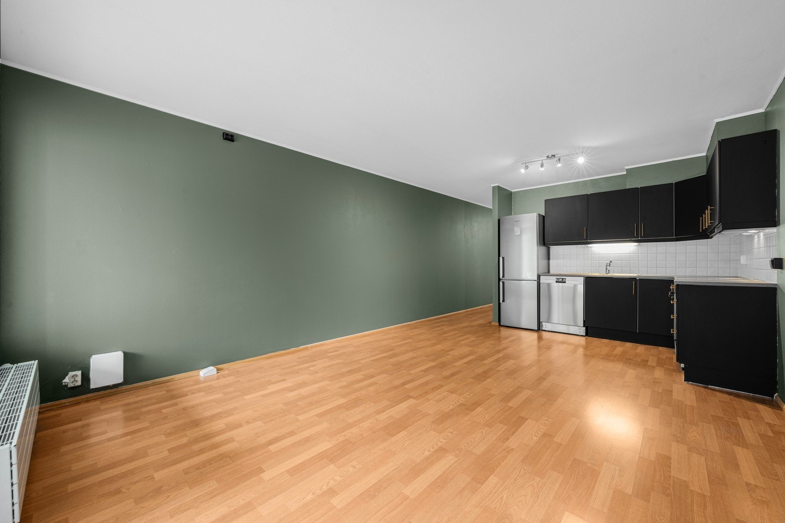 Det er god plass til både sofamøblement og spisebord. Galleribilde