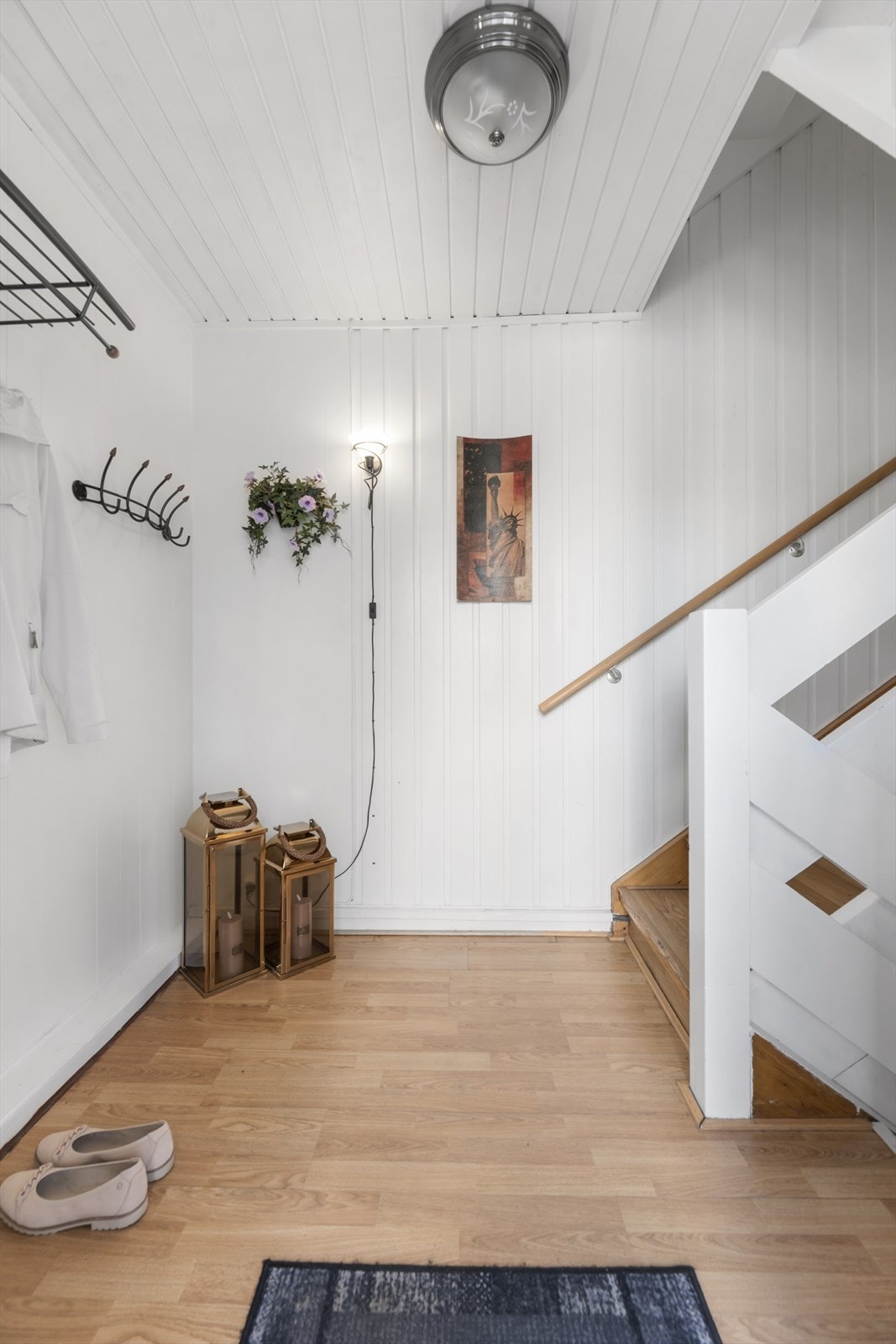 Gang med trapp til kjeller og til 1.etg. Galleribilde