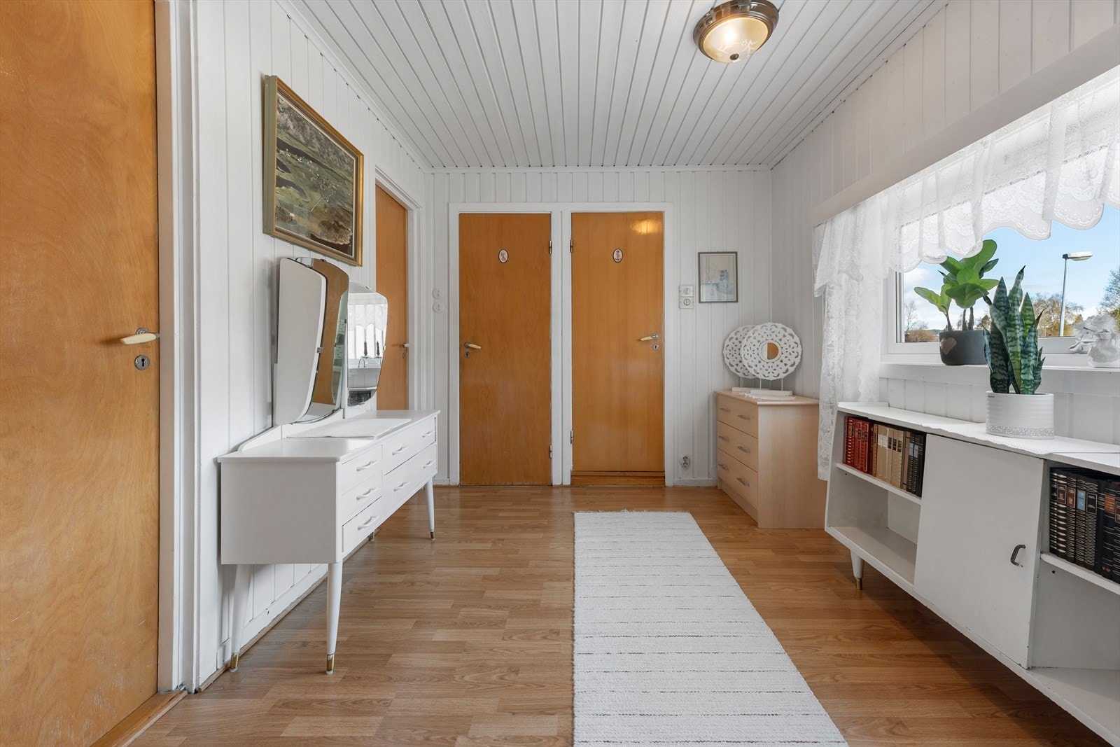 Gangen i 2.etg. har adkomst til alle tre soverom, wc og bad. Galleribilde
