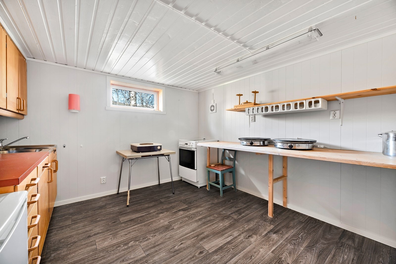 I Kjelleren er dette flotte bakerrommet med integrert ventilator, Fotograf: Maren Terese Forsbakk Galleribilde
