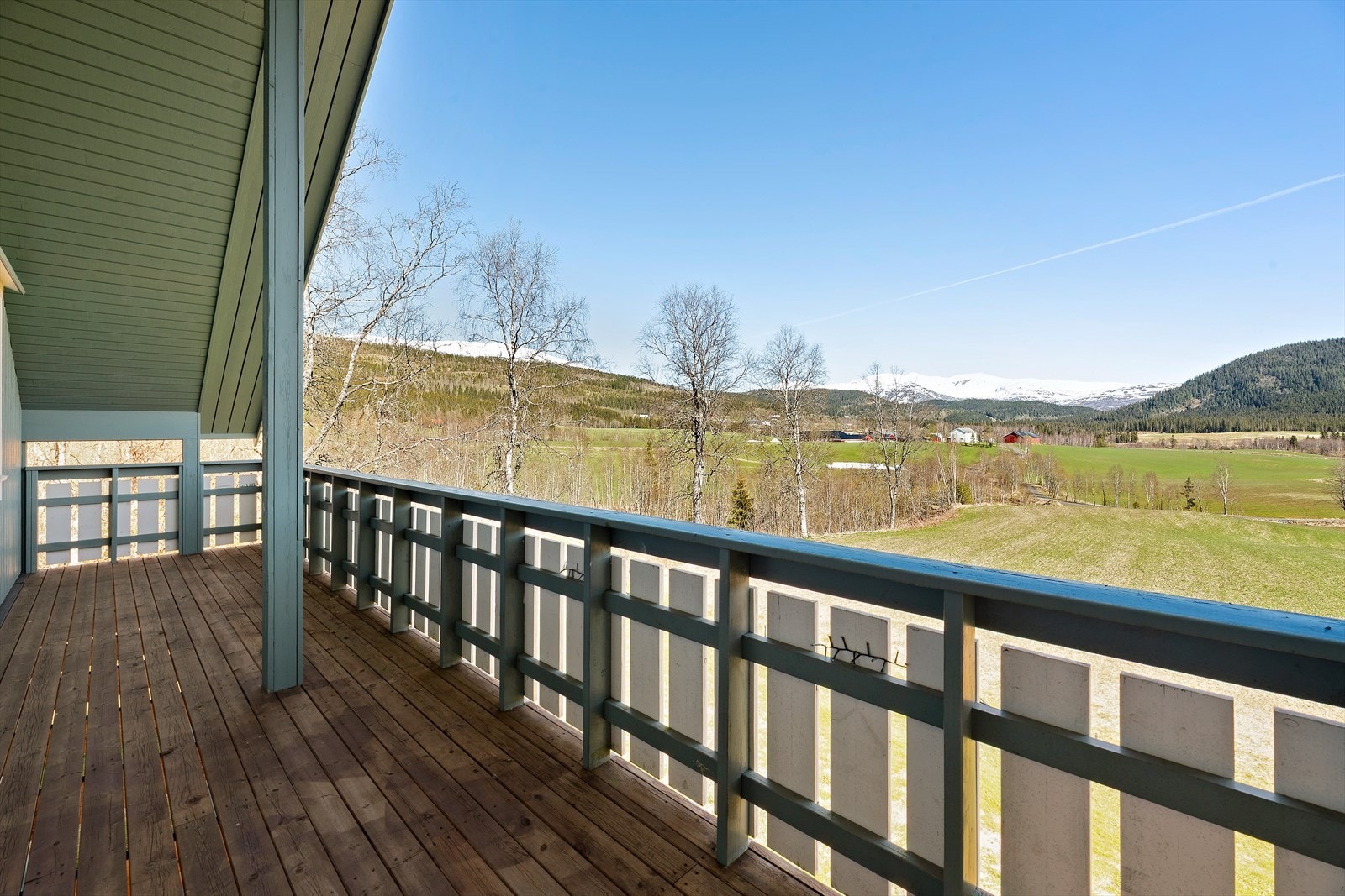 Terrassen har utgang fra loftsetasjen og måler ca. 5 m², Fotograf: Maren Terese Forsbakk Galleribilde