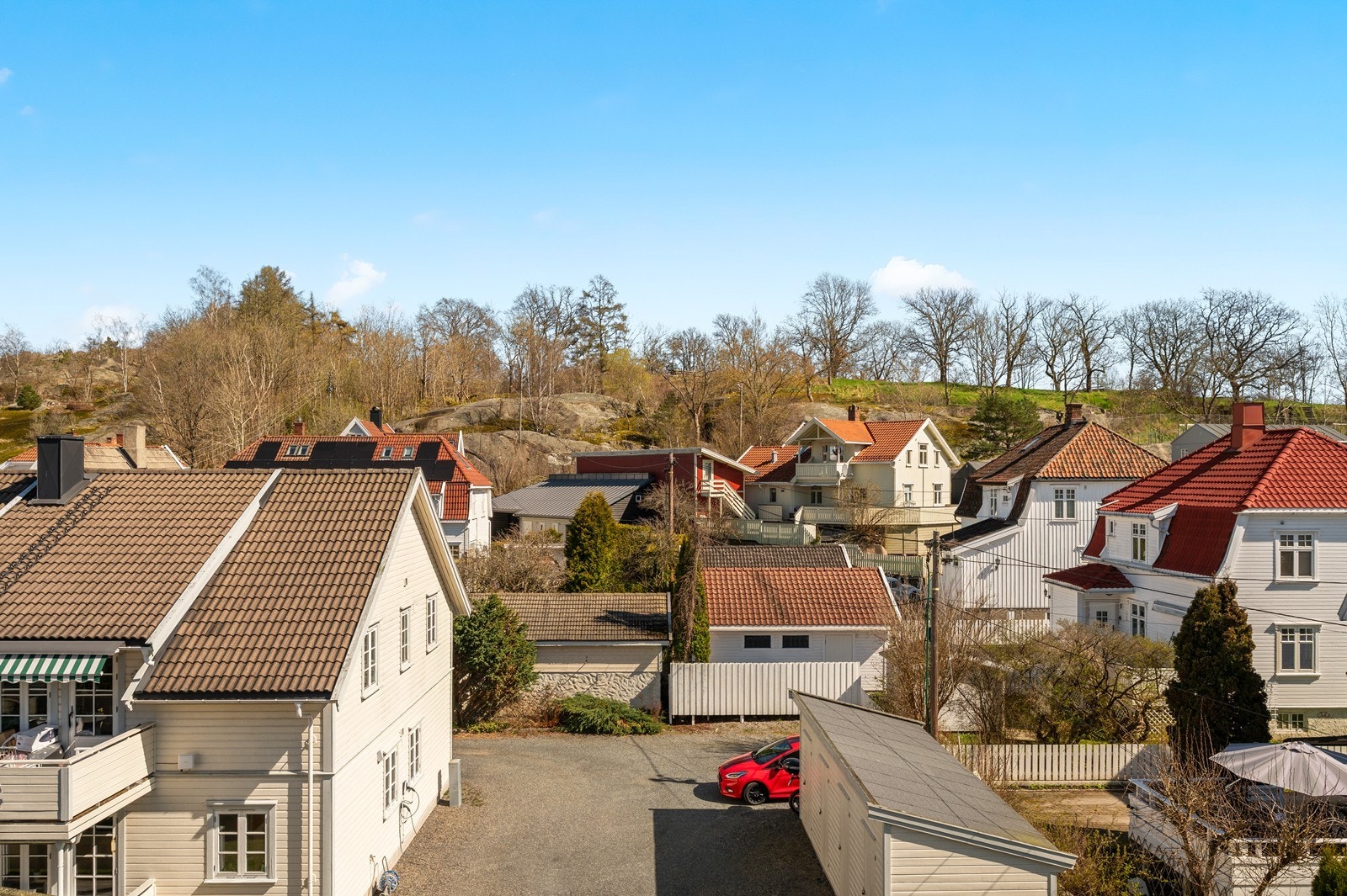 Eiendommen ligger sentralt i Fredrikstad, med kort vei til skoler og butikker. Trara skole er kun to minutter unna. Galleribilde