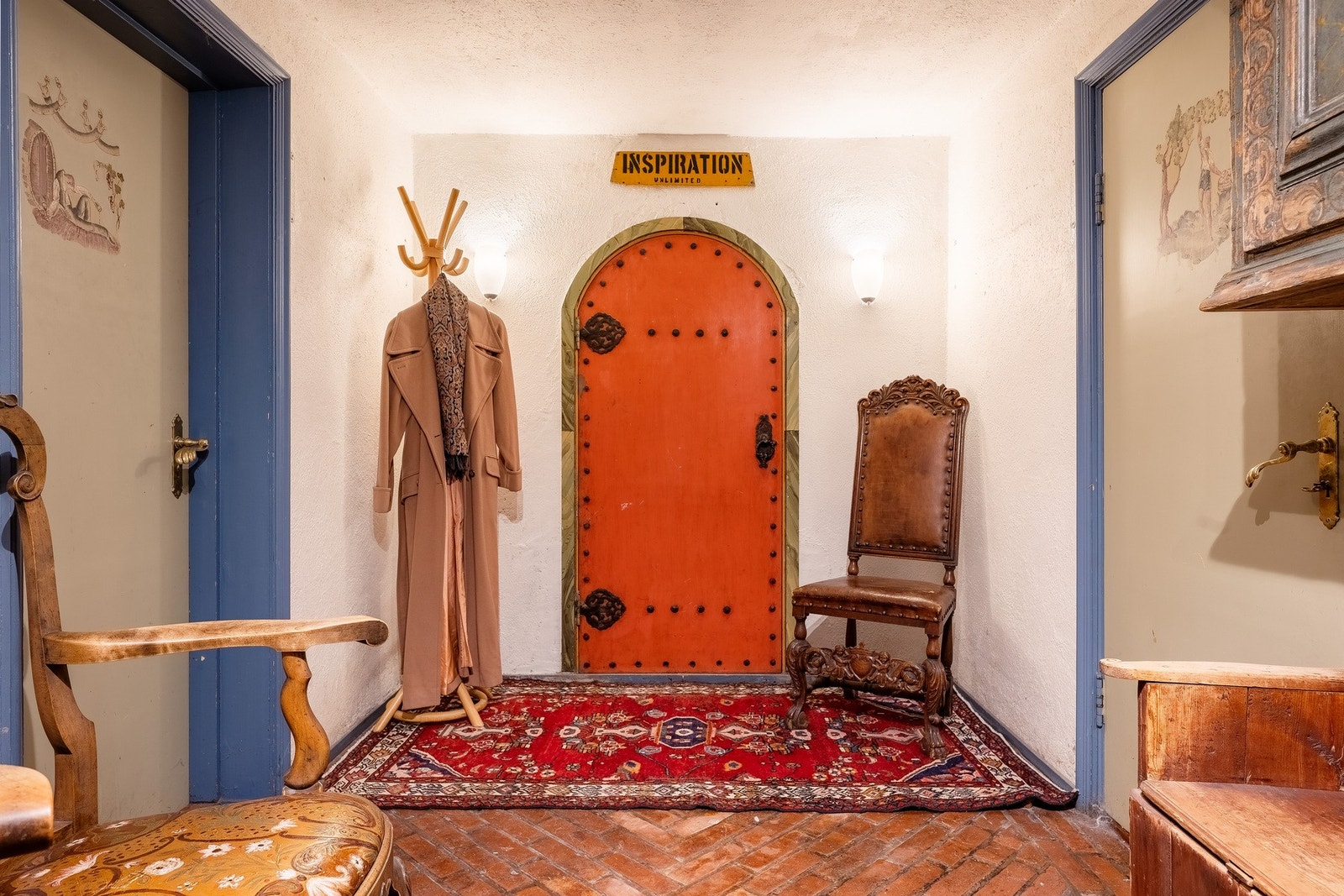 Kjelleren består av boder, badstue og vinrom. I tillegg er det et teknisk rom. Galleribilde