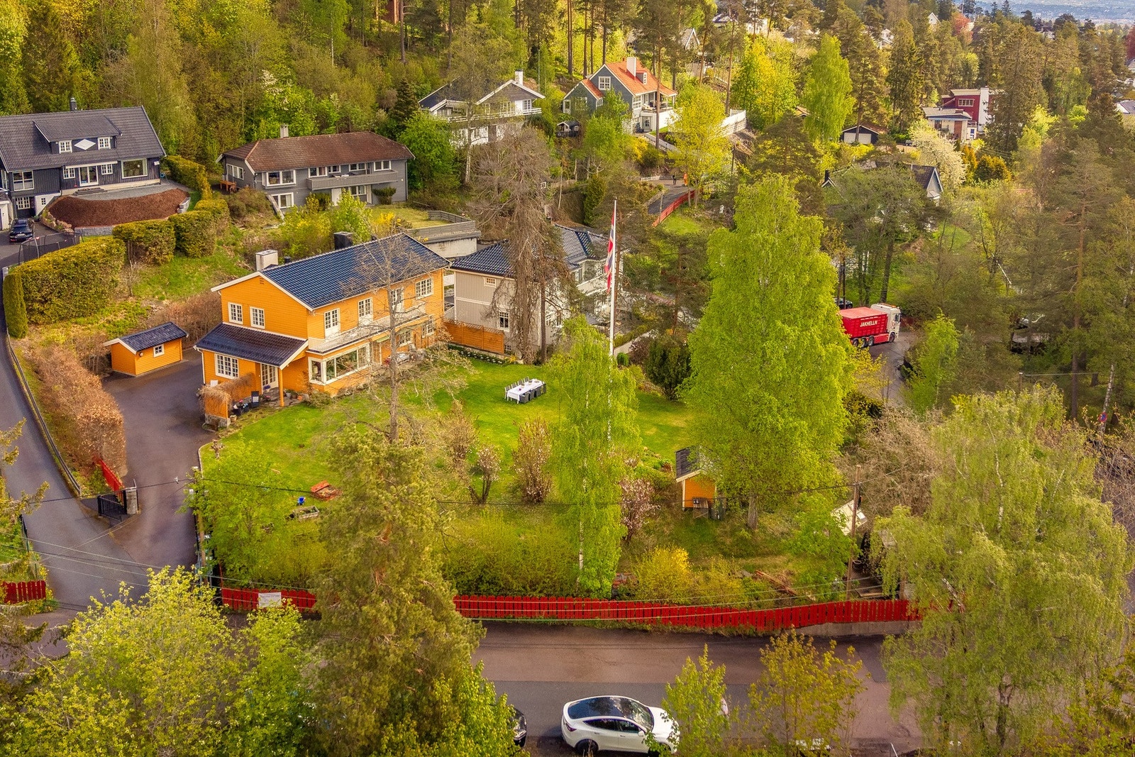 Opsjonstomten er Måltrostveien 7 C og kan kjøpes ved samlet kjøp. Galleribilde