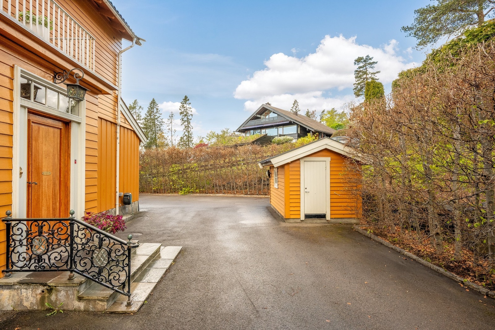 Fasade, carport og bod ble malt i 2017. Galleribilde