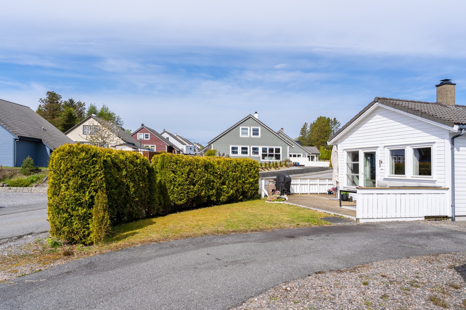 På eiendommen er det også en koselig hageflekk. Galleribilde
