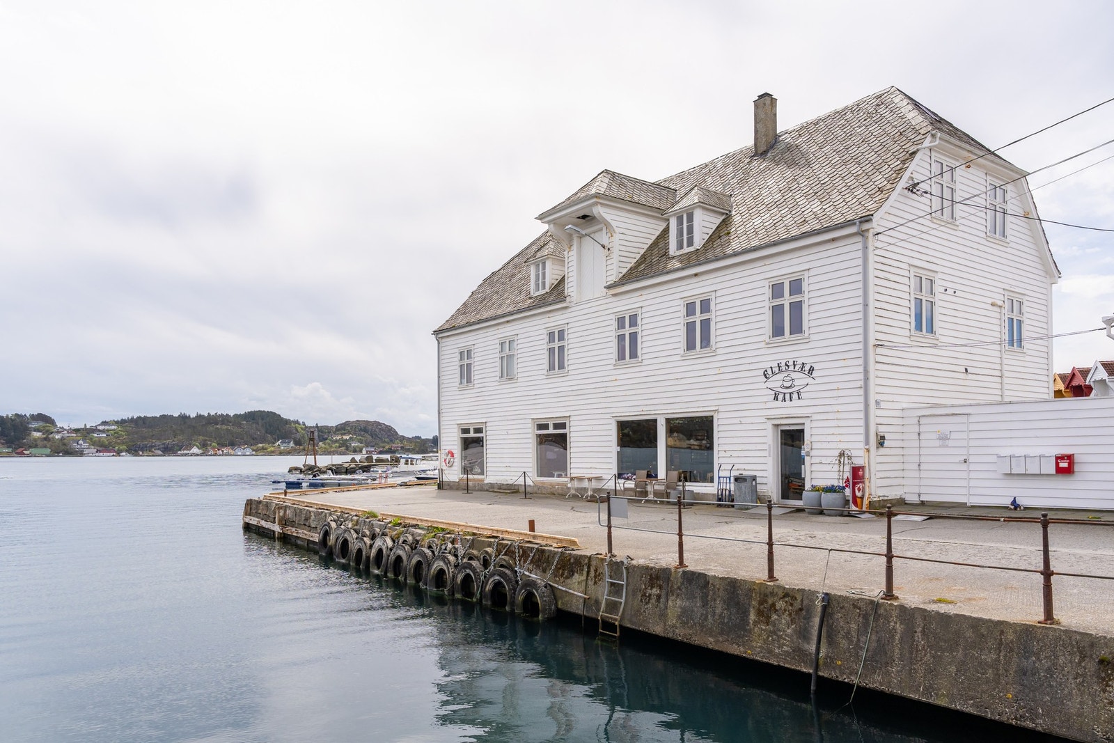 En 9 minutters kjøretur ligger Glesvær kafe. Galleribilde