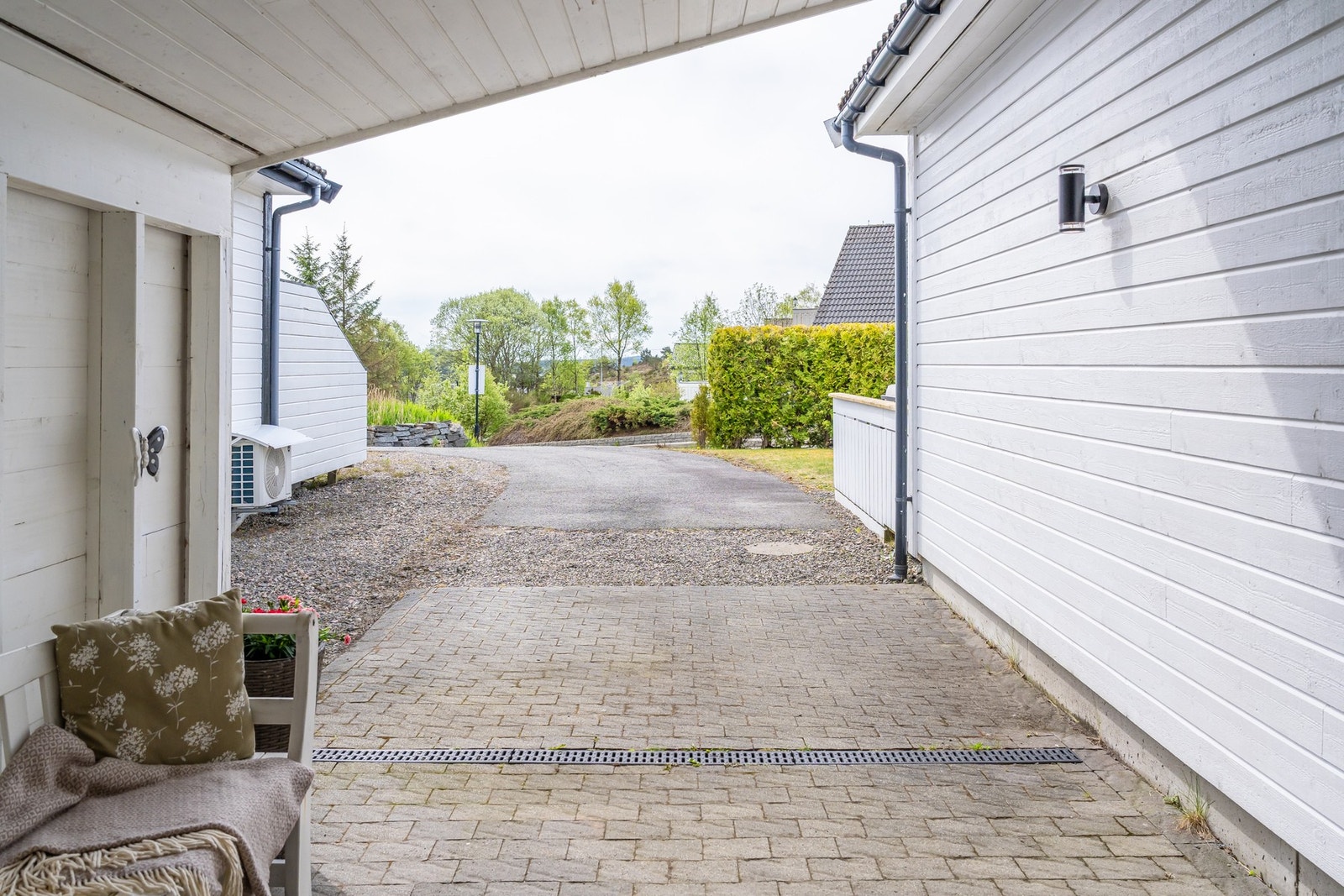 I carporten er det plass til å parkere en bil. Galleribilde