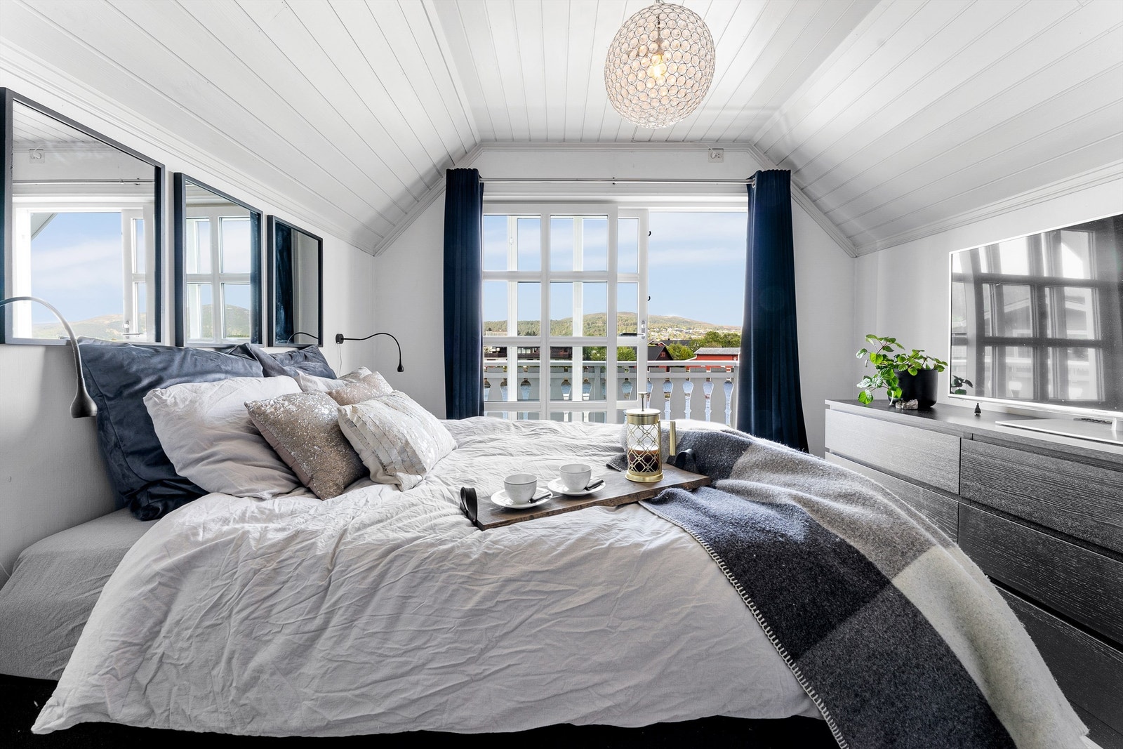 Hovedsoverom med egen balkong. Galleribilde