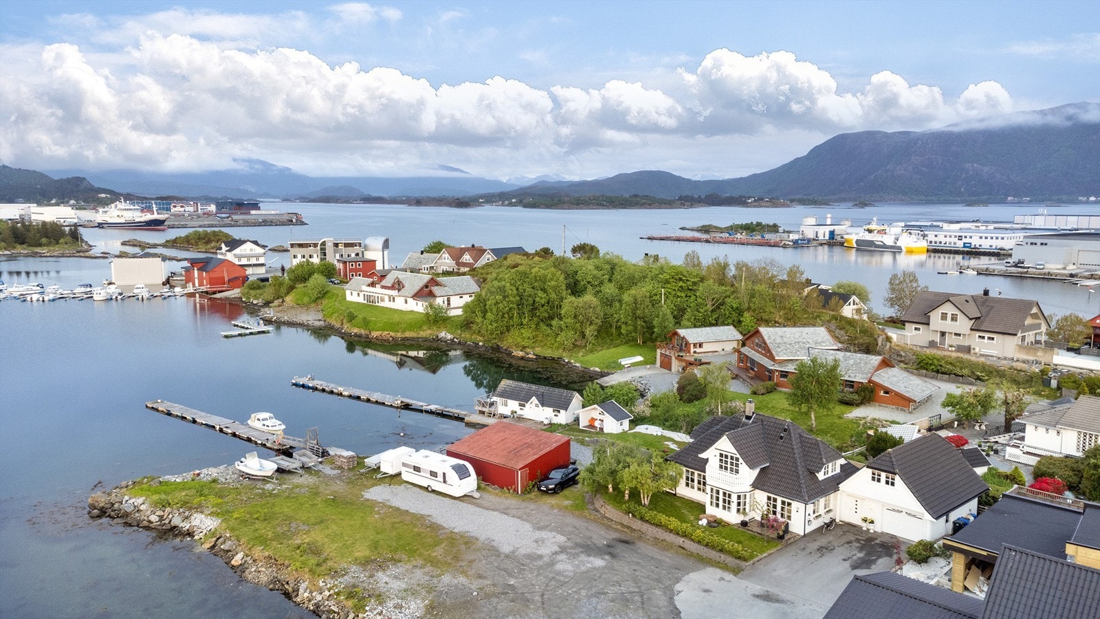 Dronefoto fra eiendommen. Galleribilde