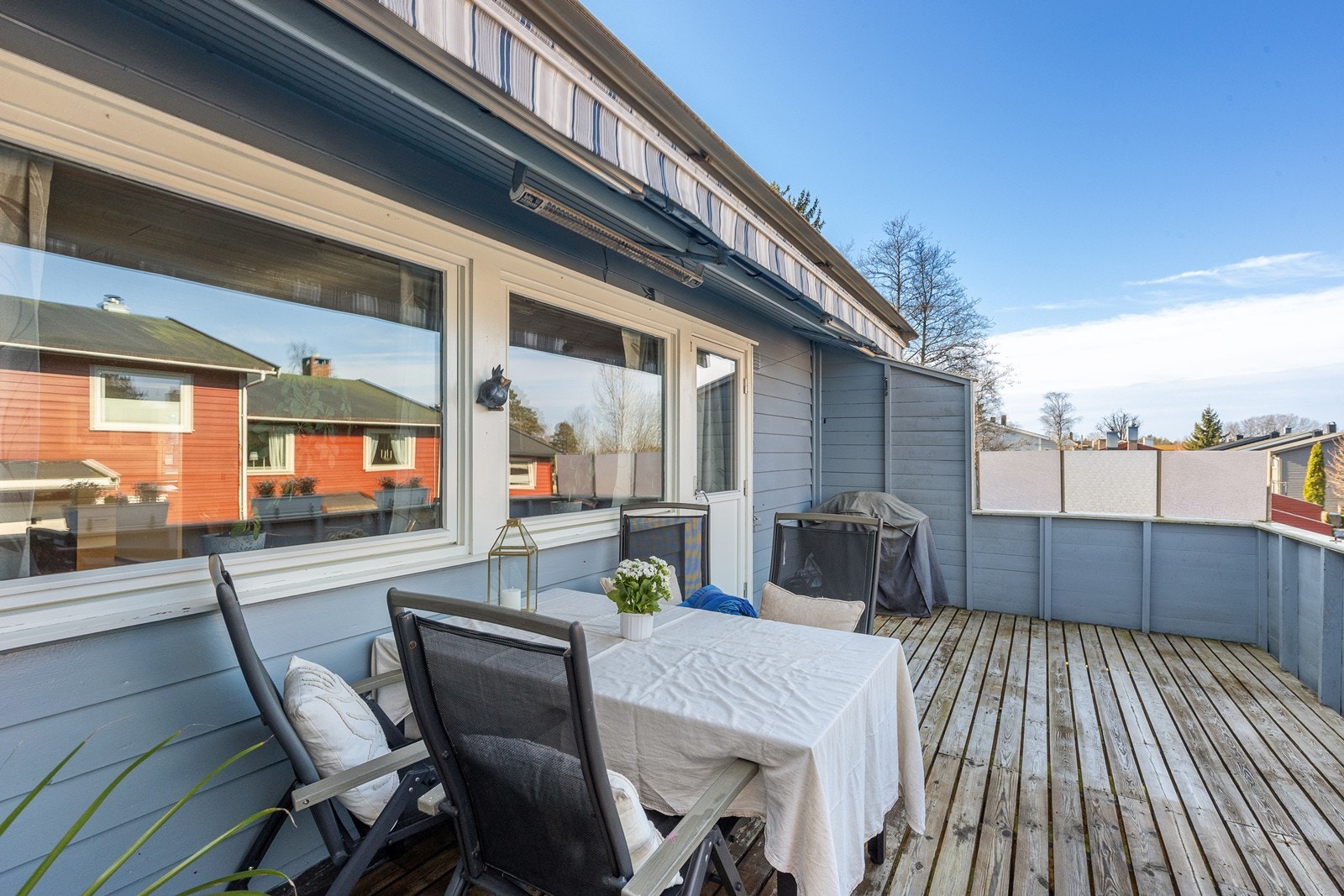Fra stuen er det direkte utgang til en romslig balkong på 22 m². Galleribilde