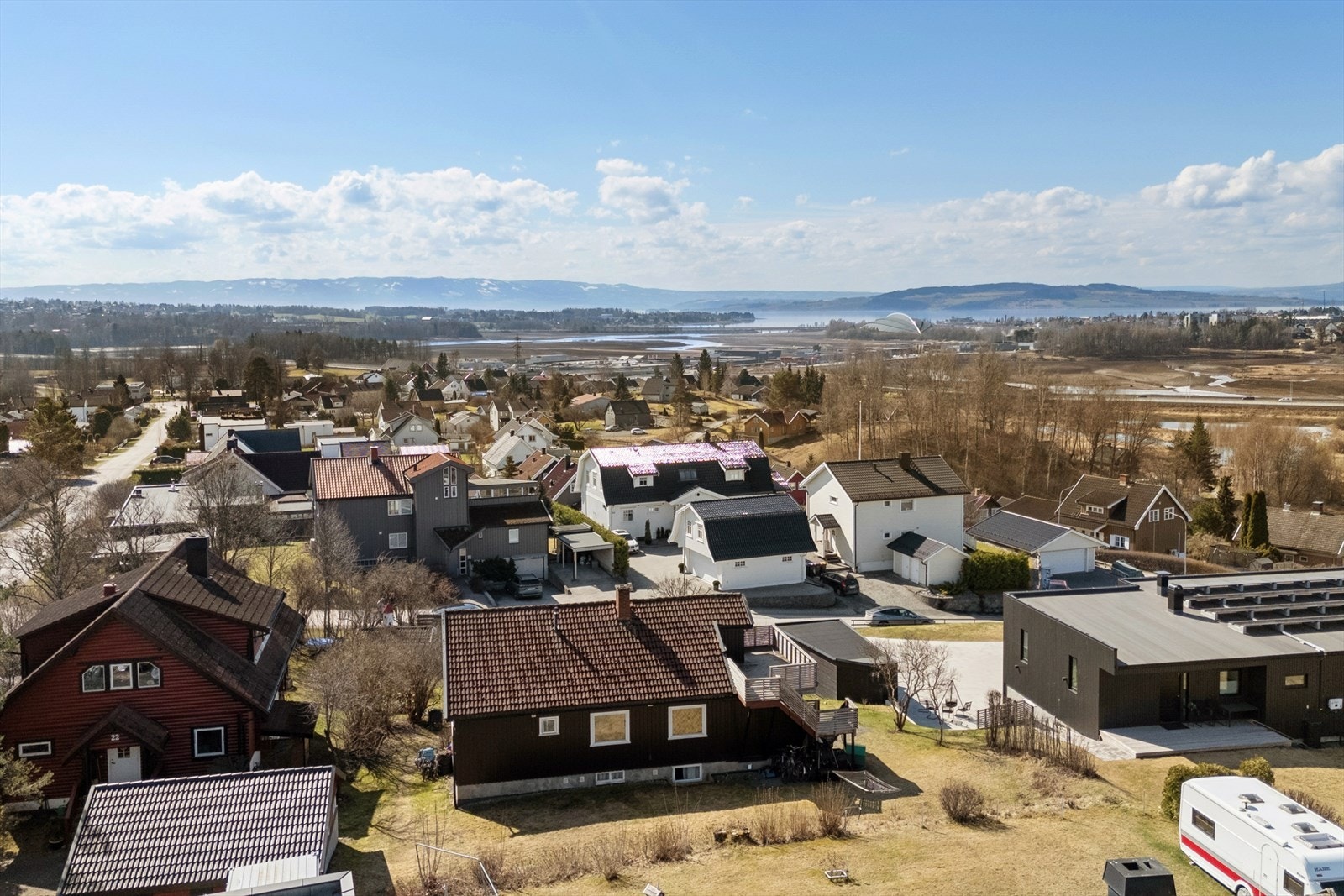 Fra eiendommen er det gangavstand til både Ridabu skole og Ener ungdomsskole. Galleribilde