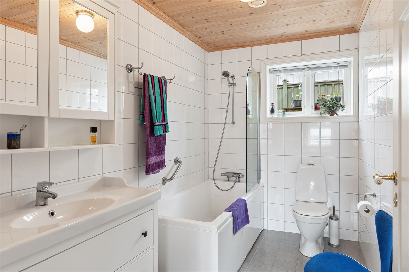 Privat bad ved soverom 1. etasje. Galleribilde