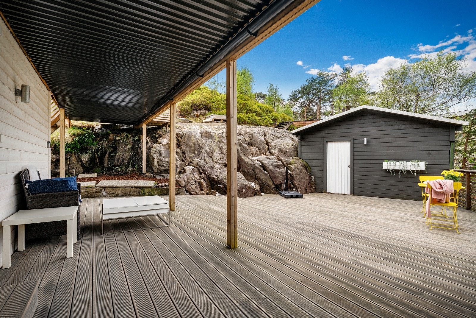 Utebod med plass til lagring på terrassen. Galleribilde