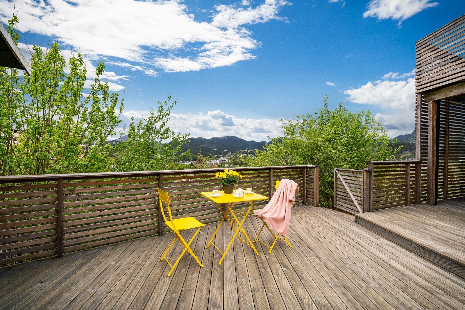 Terrassen går over flere plan. Galleribilde