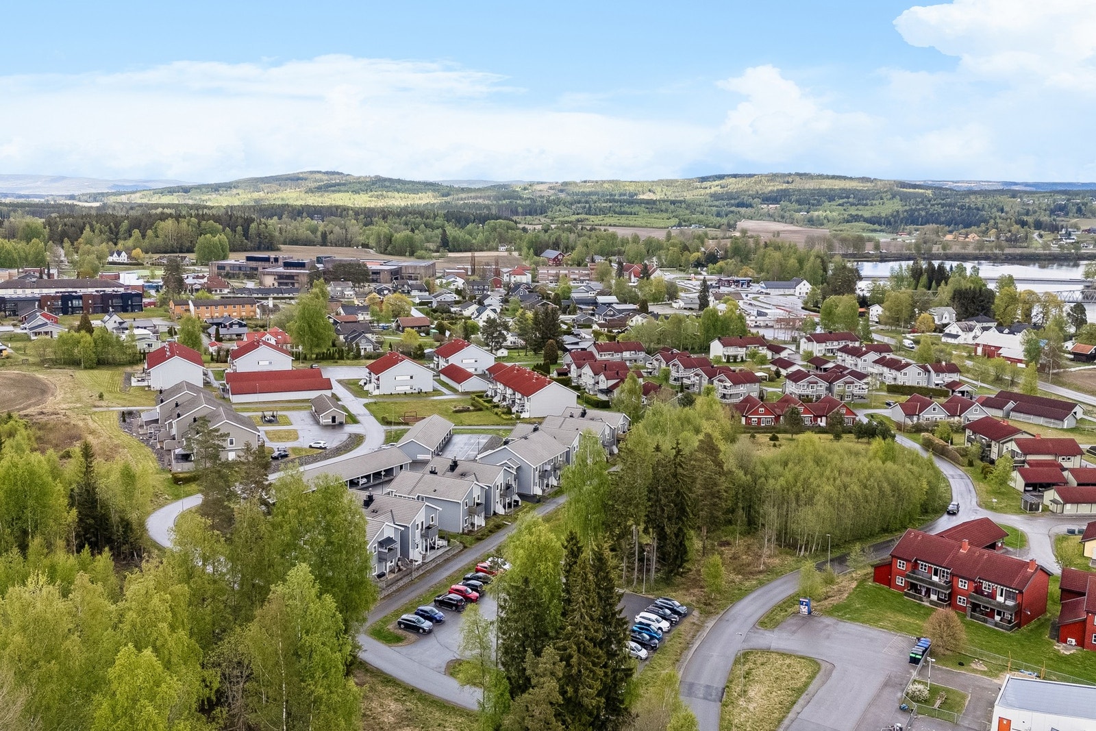 Området byr på en fin kombinasjon av landlige omgivelser og nærhet til sentrum, med kort vei til både servicetilbud, kollektivtransport og flotte naturområder Galleribilde