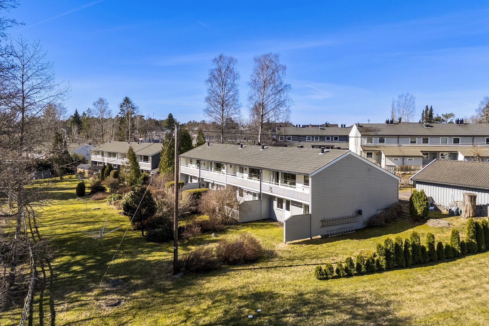 Rekkehus i flotte omgivelser - grensende mot friareale - med hyggelige tur og rekreasjonsområder Galleribilde