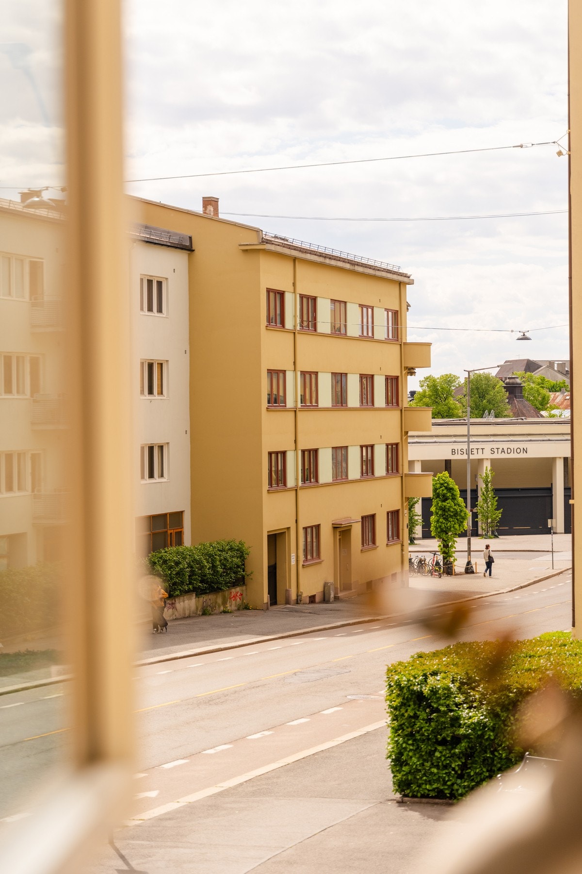Fra soverommet er det utsyn ned mot Bislett stadion. Galleribilde