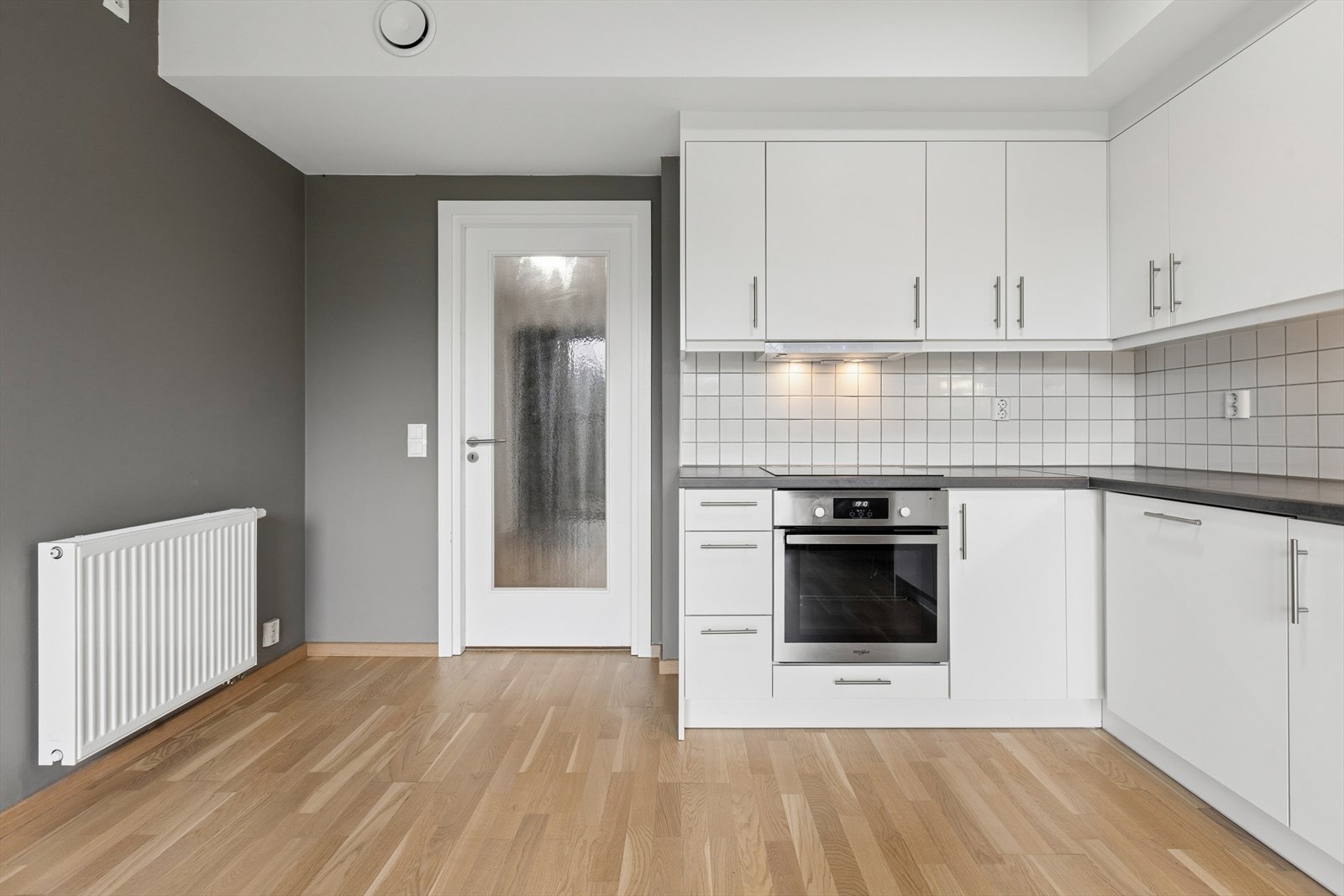 Leiligheten har balansert ventilasjon med avtrekk fra kjøkkenet, som sikrer et sunt og godt inneklima. Galleribilde