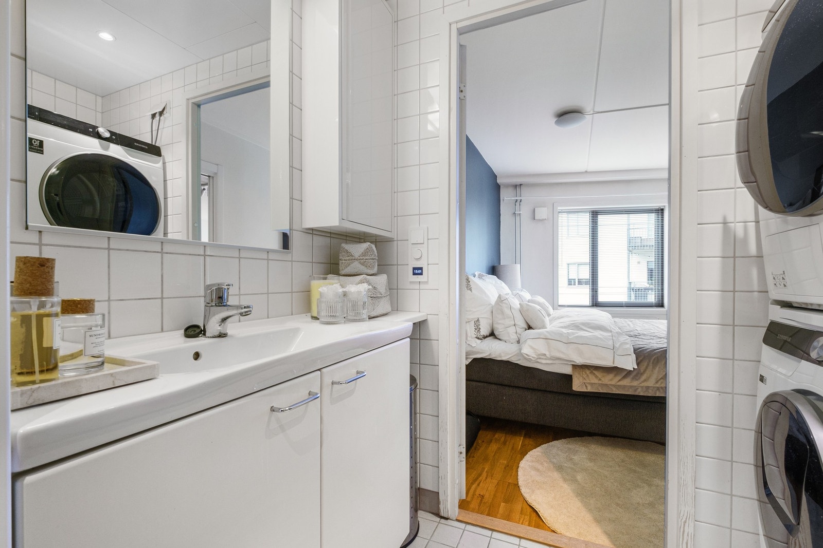 Badet ligger i tilknytning til soverommet og består av prefabrikkert baderomsmodul (Parma). Galleribilde