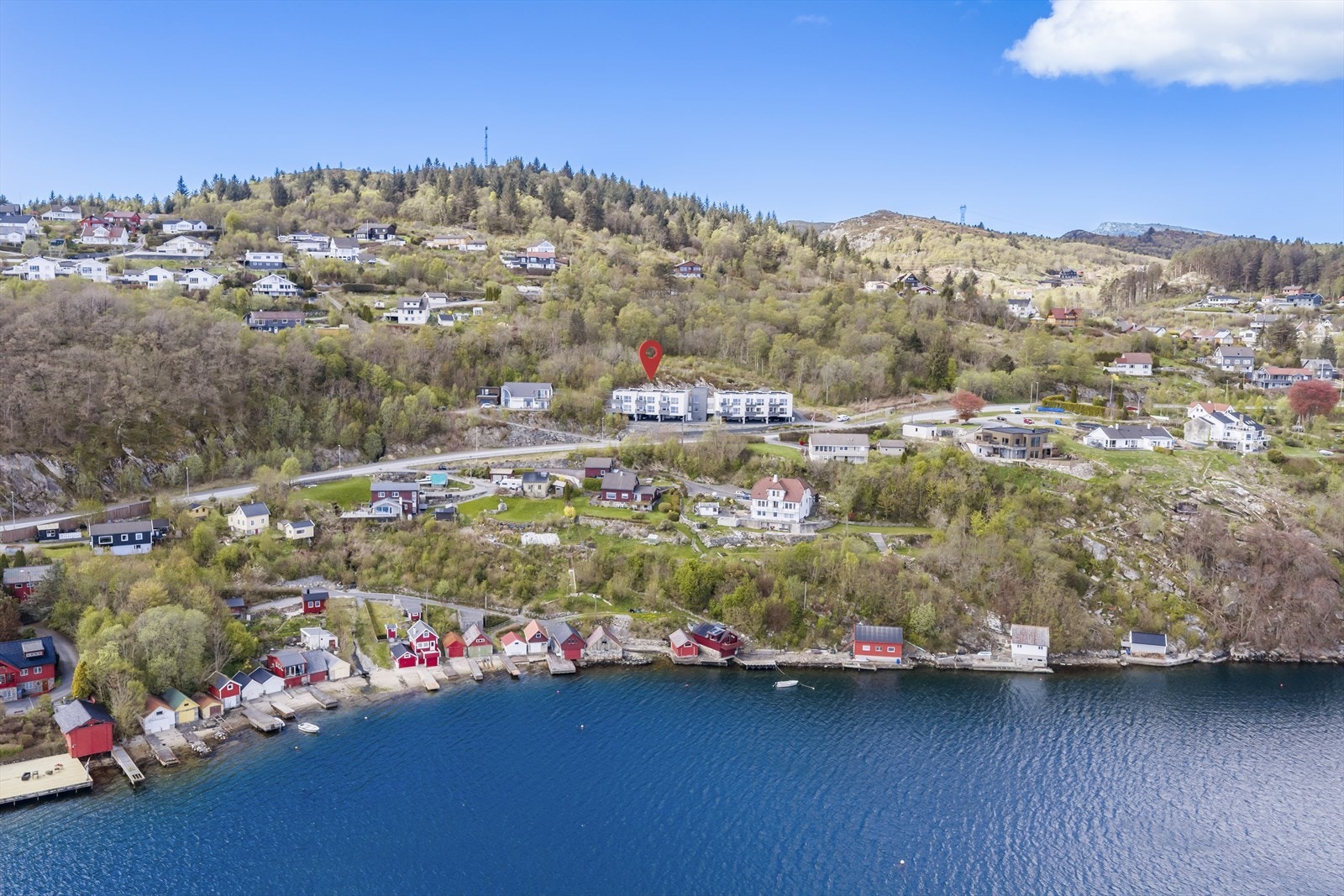 Nærområdet byr på gode turmuligheter i skog og mark. Velkommen til visning! Galleribilde