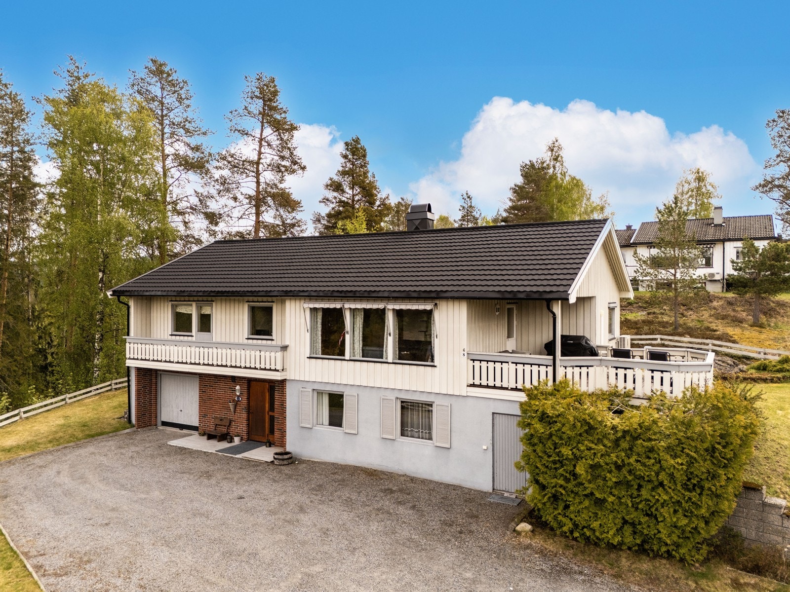 Dette er en bolig med en praktisk og familievennlig planløsning med totalt 4 soverom. Galleribilde