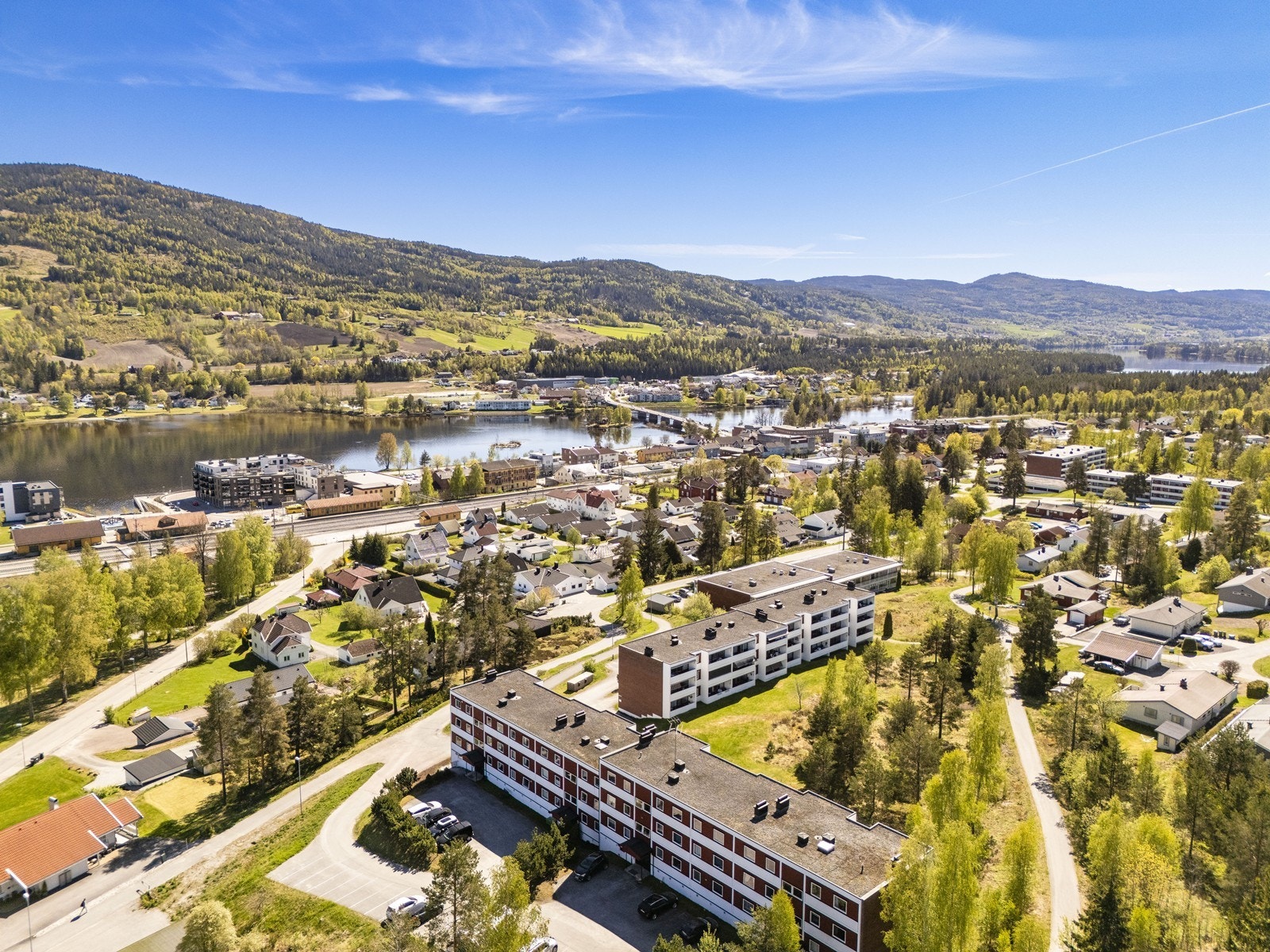Fra boligen er det få minutters gange til Vikersund sentrum med et variert utvalg av servicetilbud. Galleribilde