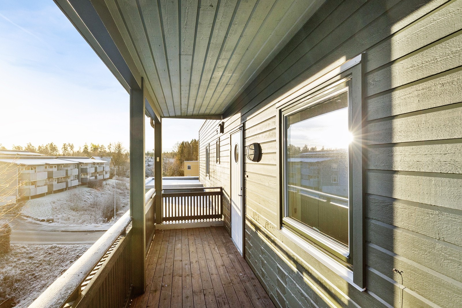 Inngangsparti. Svalgangen mot øst. Galleribilde