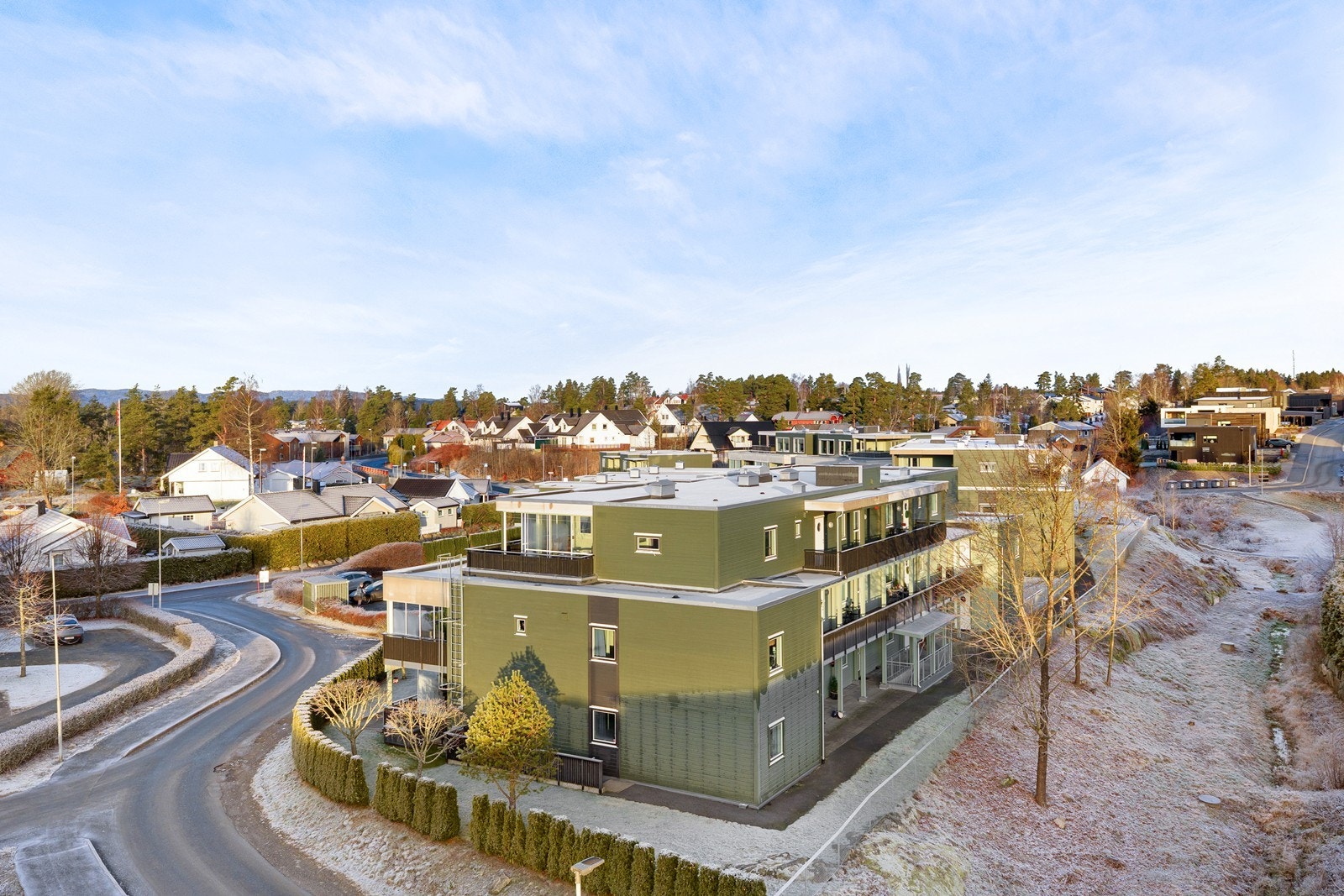 Herfra er det umiddelbar nærhet til skog og mark med fine turmuligheter Galleribilde