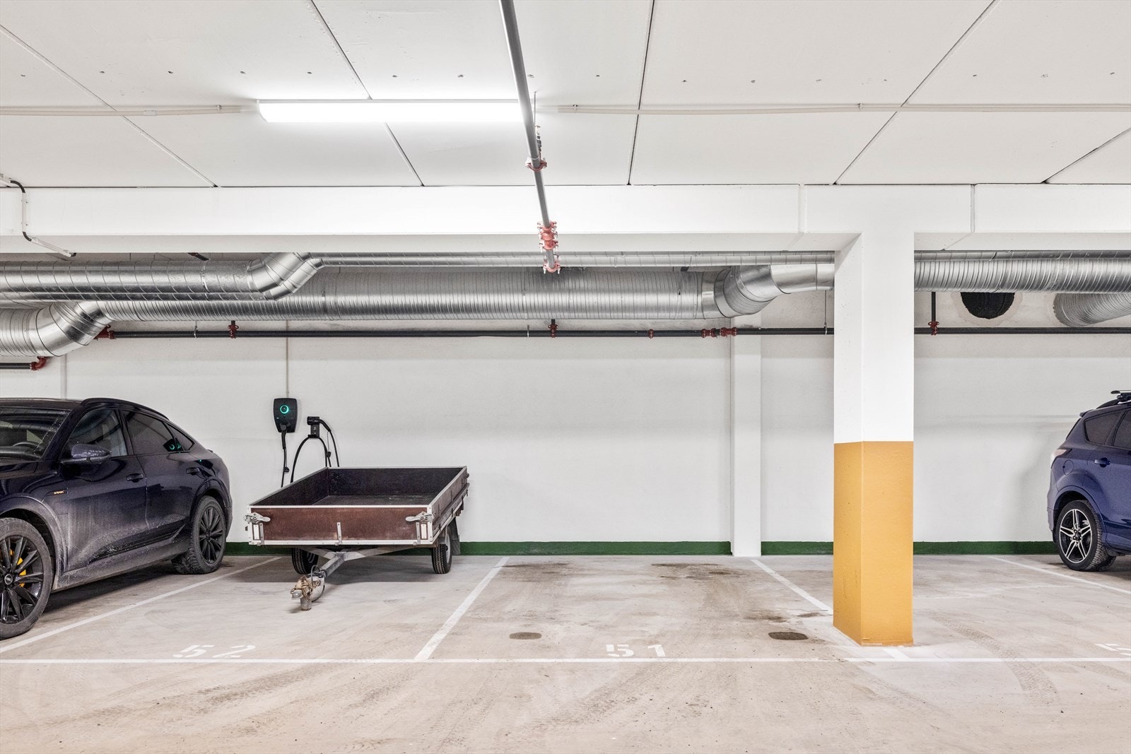 Fast garasjeplass medfølger. Galleribilde