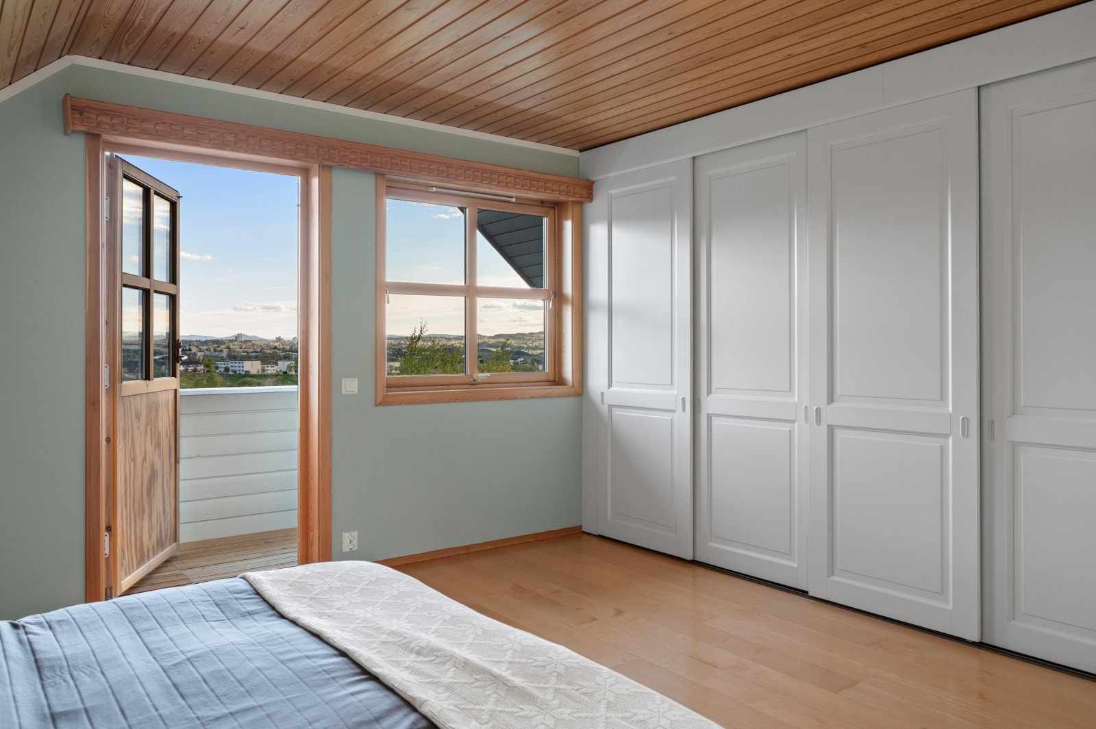 Også her er det stor skyvedørsgarderobe som gir rikelig med lagringsplass. Galleribilde