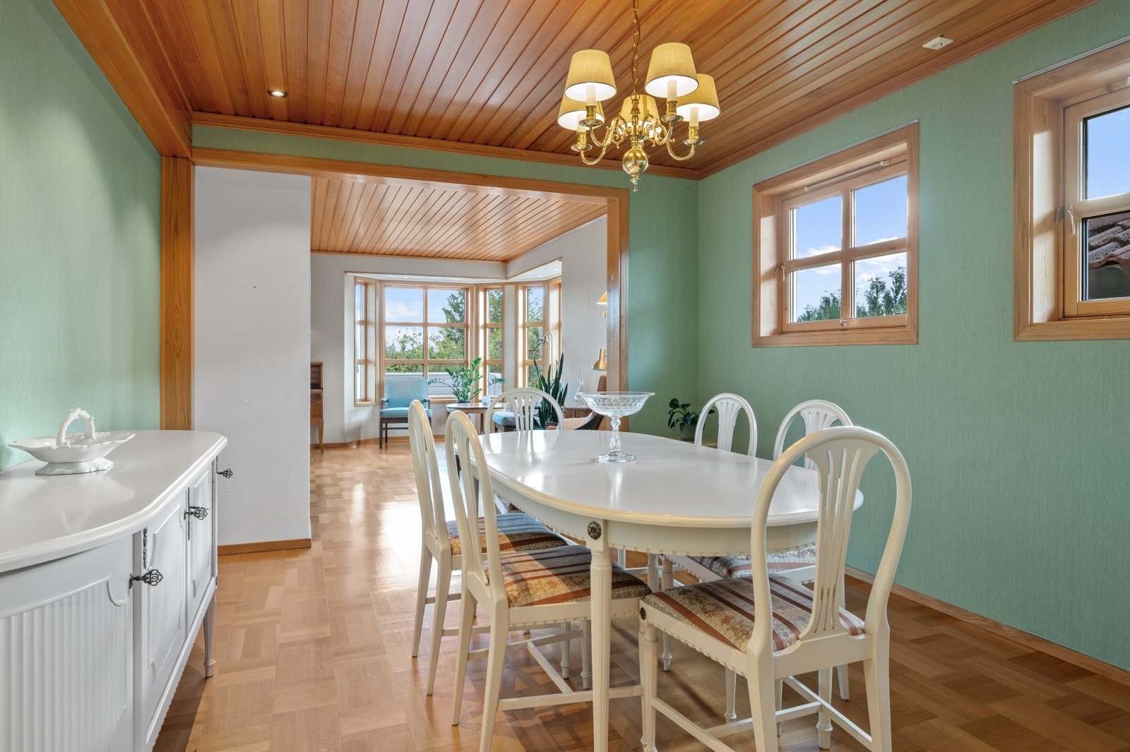 Her er det god plass til stort spisebord som samler hele familien. Galleribilde