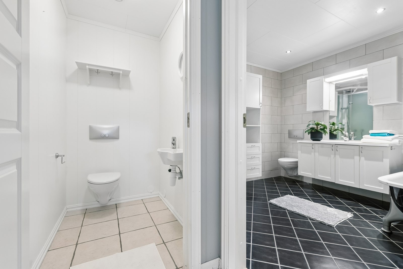 I tillegg til badet finnes et separat gjestetoalett med flislagt gulv og elektriske varmekabler. Galleribilde