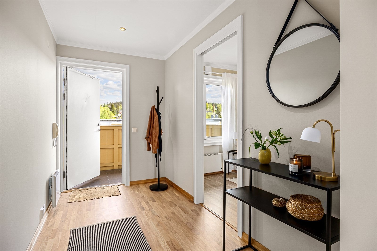Lys og fin entré Galleribilde